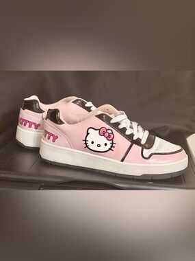 Hello Kitty Pink Women’s Sneakers size 9